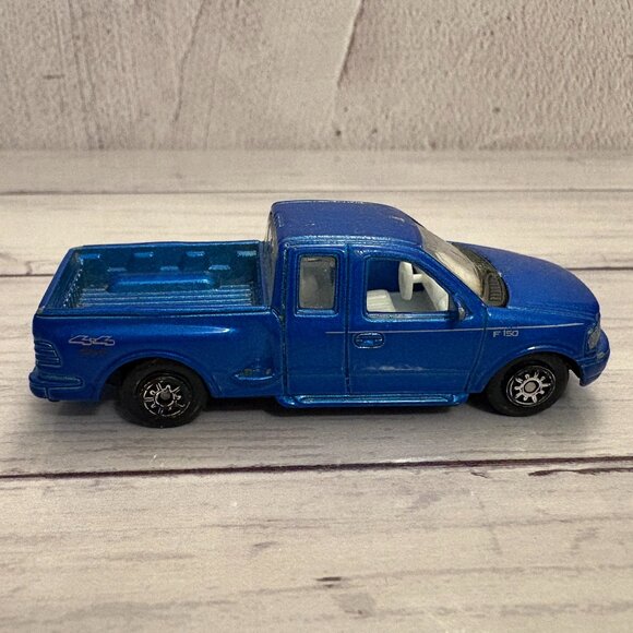 Welly 2000's Ford F150 Flare Side Super Cab Truck Diecast Blue (SKU: 232TO) - Picture 2 of 5